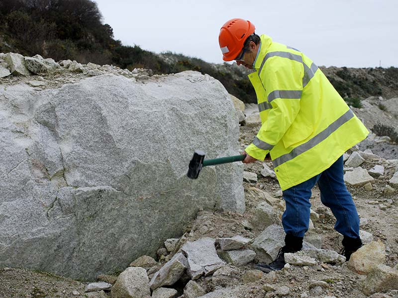 Collecting Li-mica granite in Trethosa china clay pit (thanks to Jeremy Hooper of Imerys Ltd)