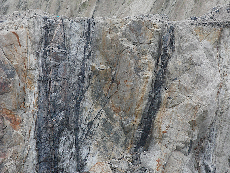 Cassiterite-tourmaline veins in Littlejohns china clay pit