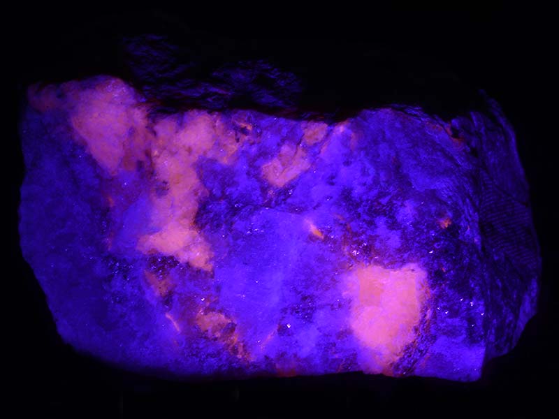 Long wavelength UV - pink tugtupite